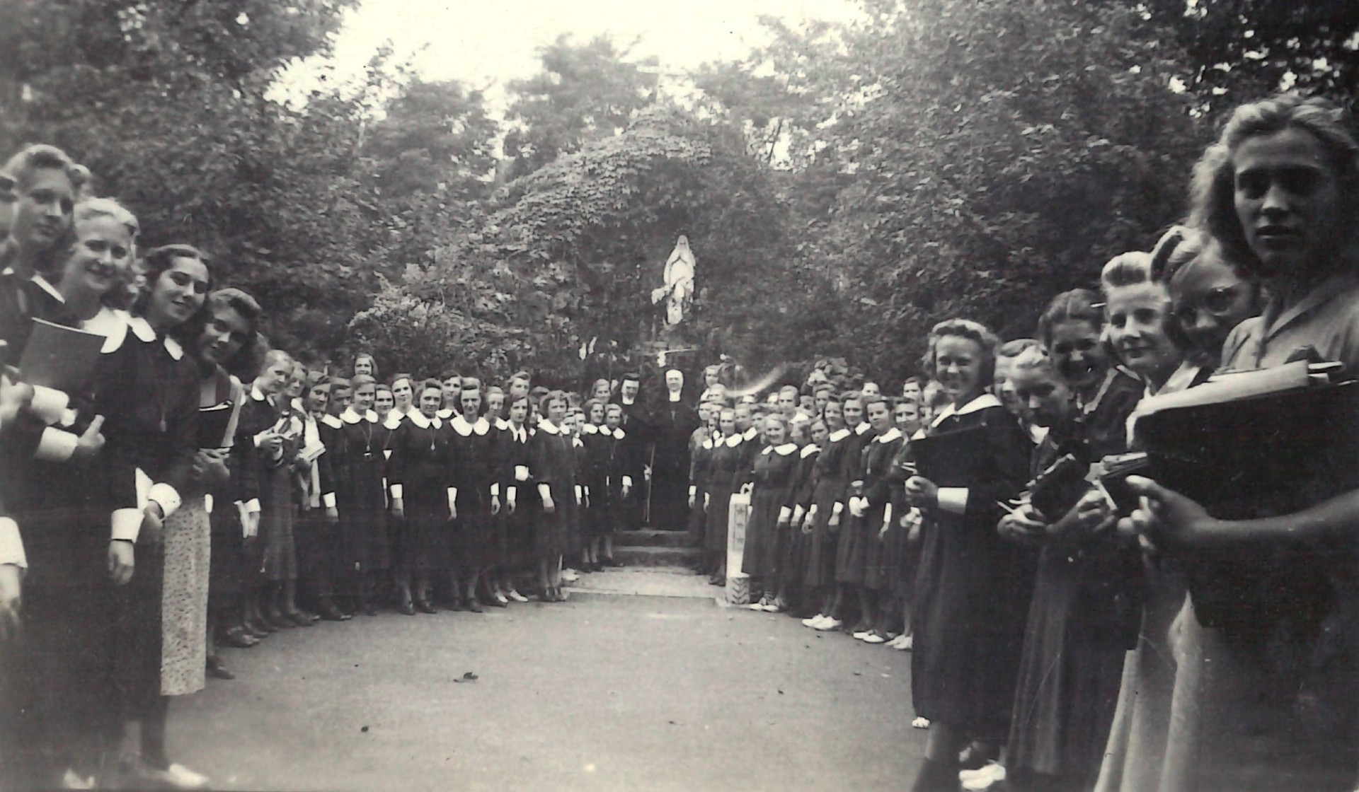 Aspiring to the Felician Sisterhood:  A History of the Aspirancy